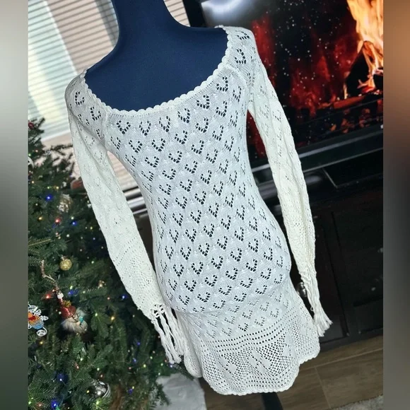 EUC Spell & the Gypsy Collective White Leila off the Shoulder Mini Dress - Picture 13 of 17